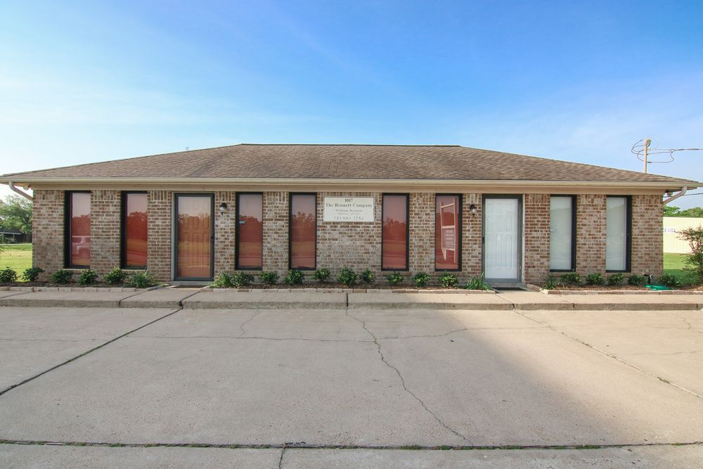 1017 W South St, Alvin, TX 77511